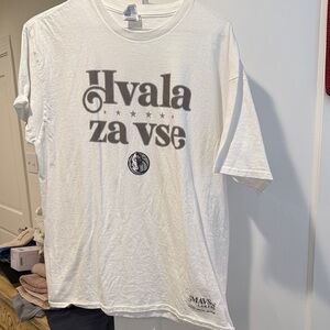 DALLAS MAVERICKS White T-Shirt NWOT!